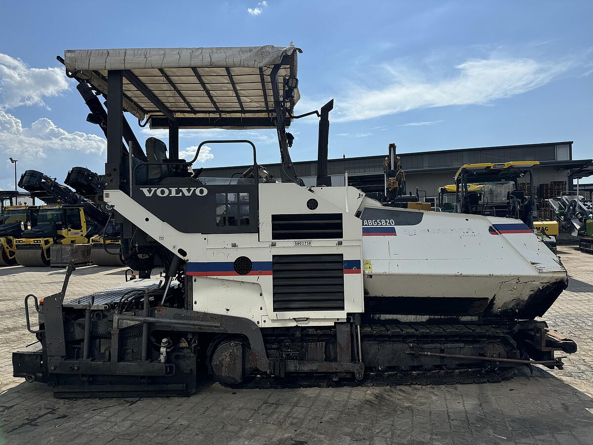 Kettenfertiger Volvo ABG 5820